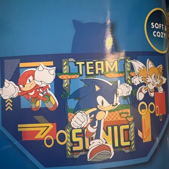 Sonic the Hedgehog Snuggie Blanket - Picture 4 of 5